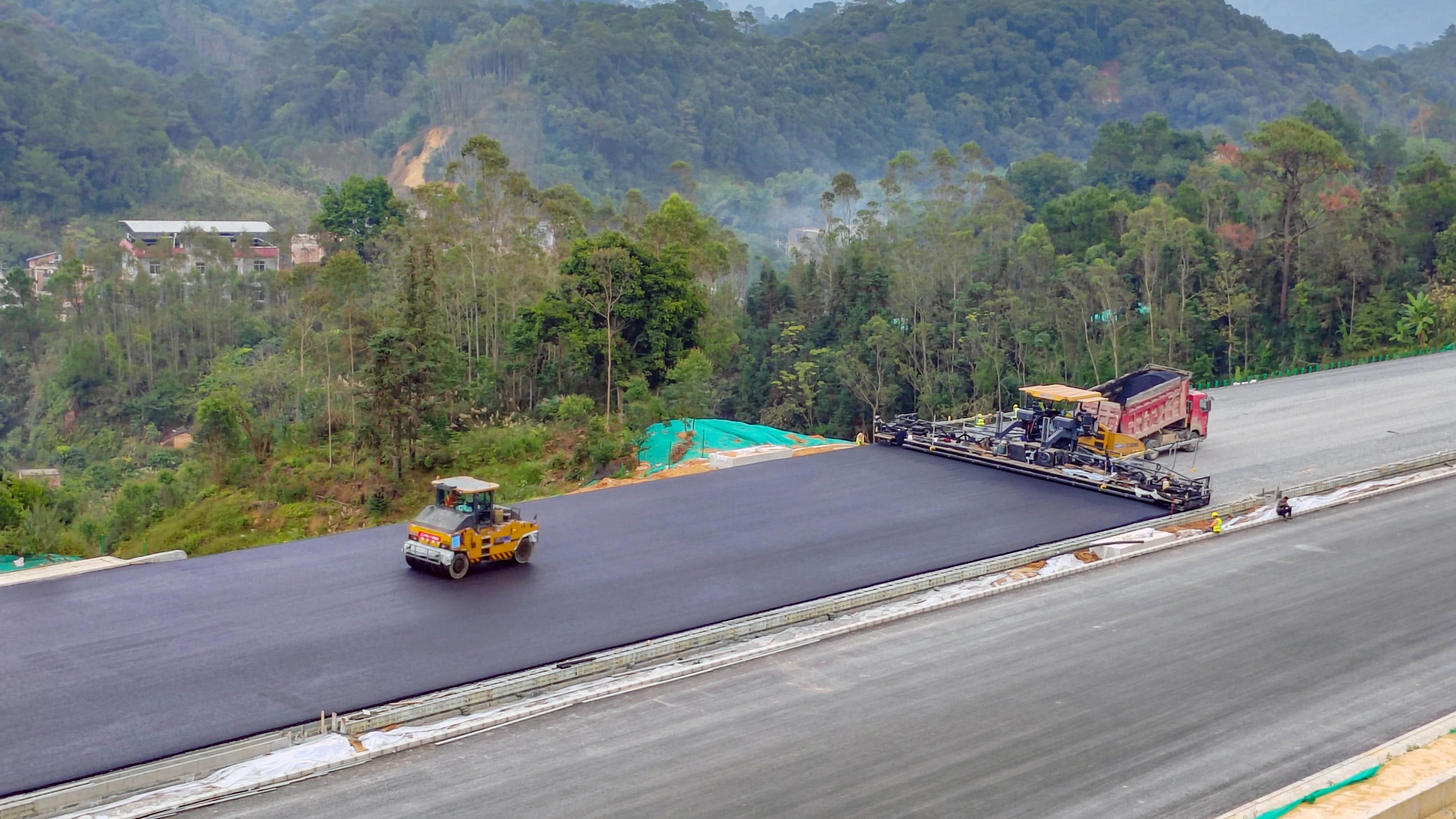 又一高速公路大項(xiàng)目，閃耀“徐工金”！