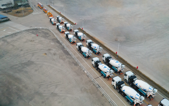 熱銷 ！徐工新能源攪拌車批量交付助建中石油項(xiàng)目