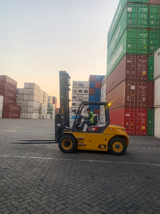 徐工叉車批量進(jìn)駐廈門港，一站式解決方案賦能港口物流新升級