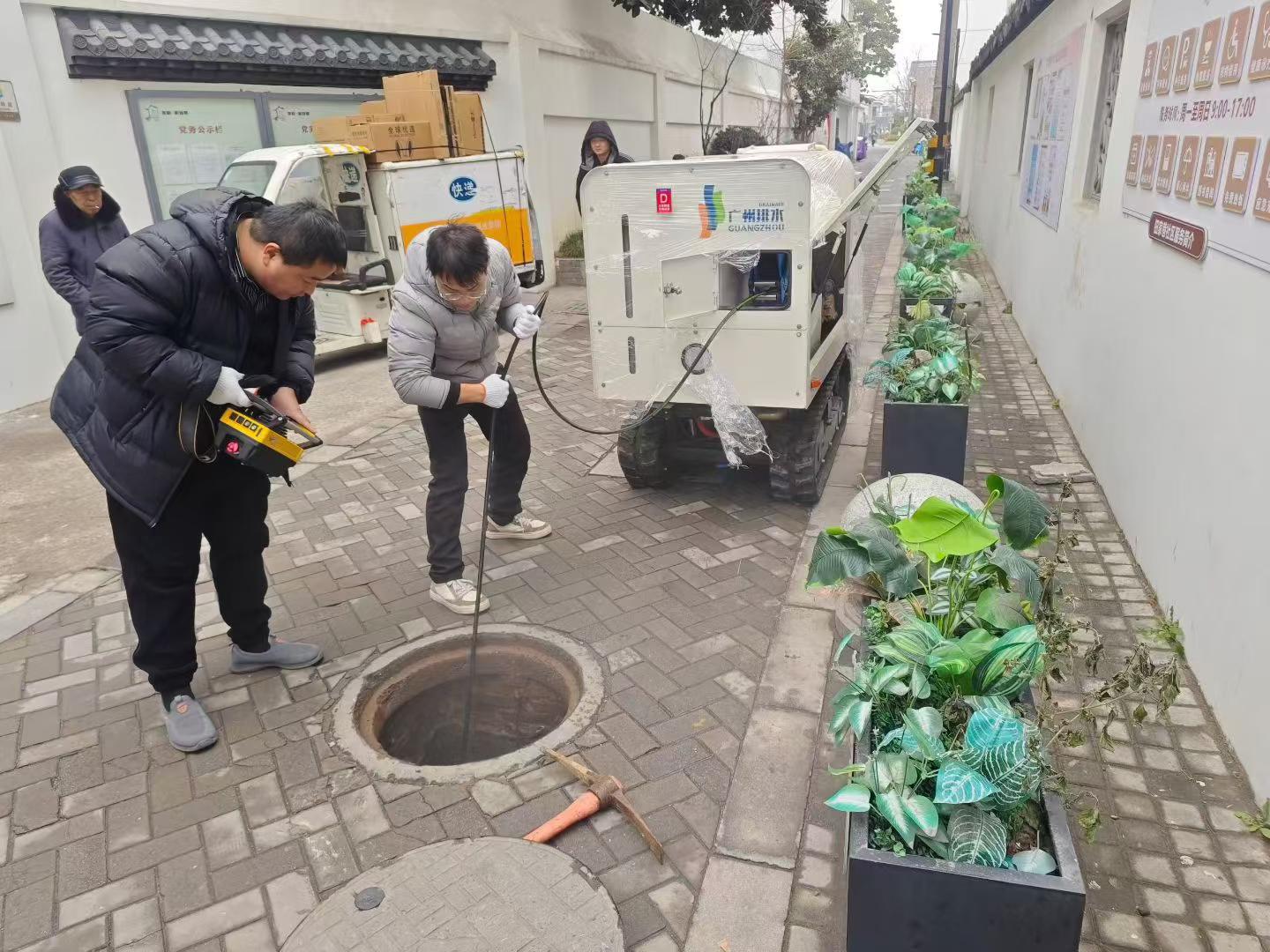 徐工小型管網設備，成功解決狹窄路段管網中存在的堵塞問題