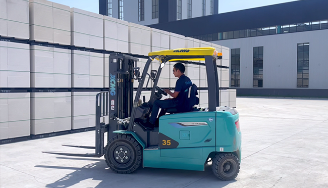 【客戶證言】與“鋰”同行，綠動(dòng)未來！徐工電動(dòng)叉車圈粉客戶