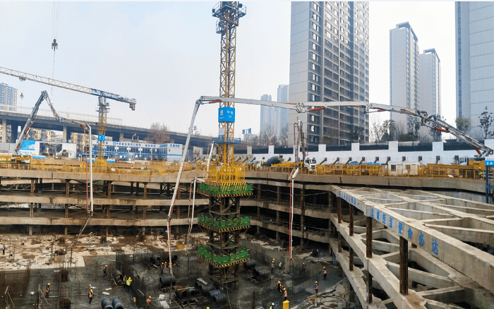 集結！徐工大米數泵車齊力共筑通信研發基地