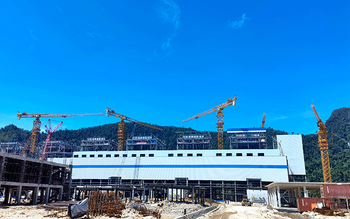 硬核實(shí)力！徐工超大塔機(jī)批量助建印尼礦業(yè)項(xiàng)目