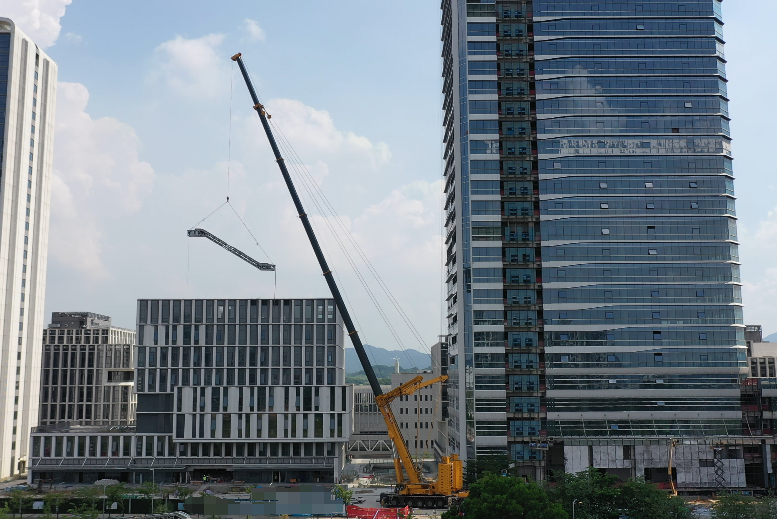 徐工XCA1000G9-1以“智”破局，賦能城市復雜空間高效吊裝