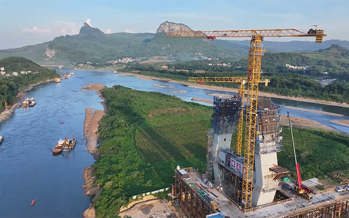 柳江之上，再添飛虹！徐工XGT800-40S助建柳江特大橋
