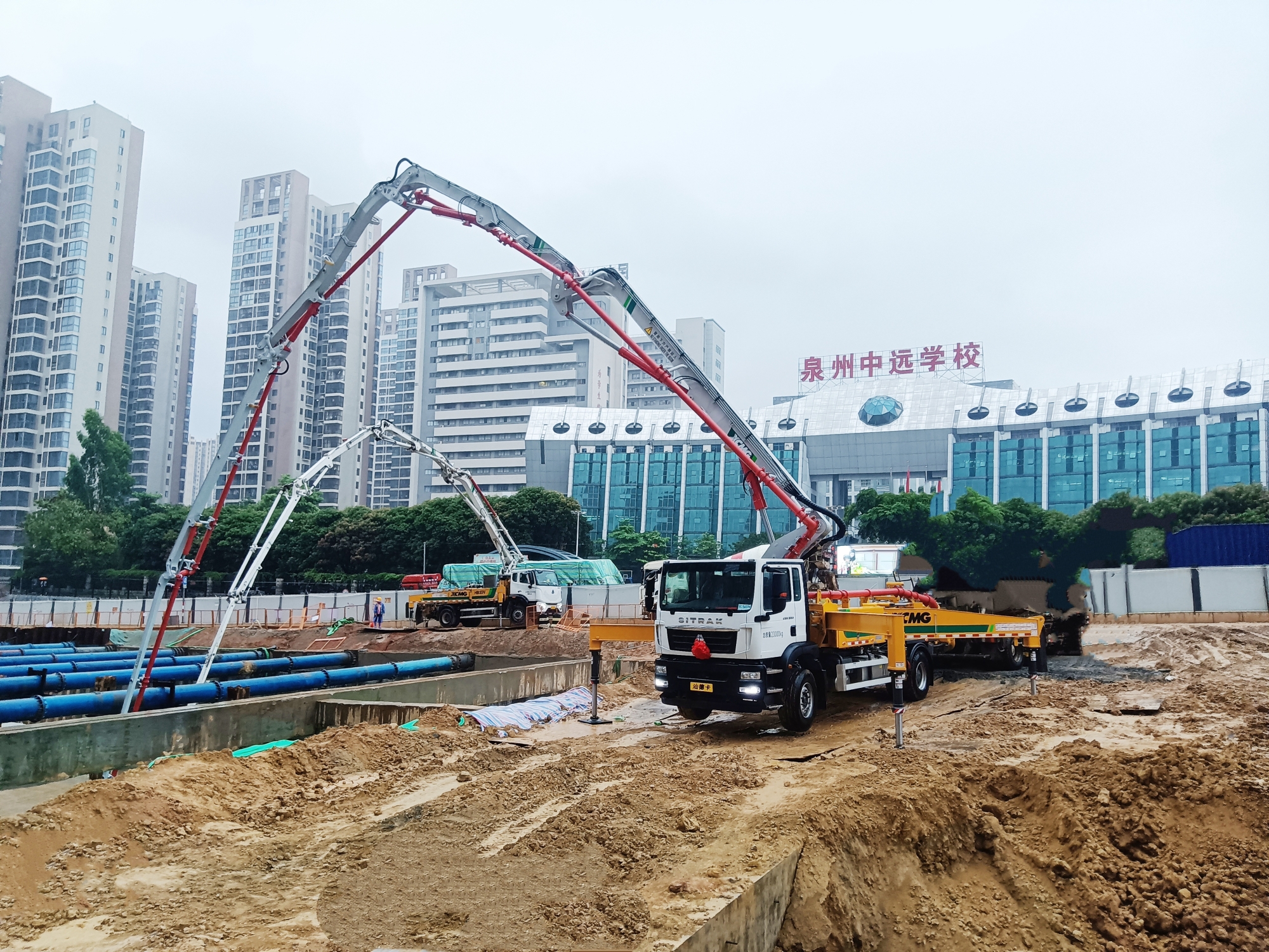 徐工混凝土成套化裝備高效澆筑泉州快速路改造工程！