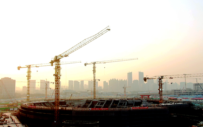 國內(nèi)首座！多臺(tái)徐工塔機(jī)建證上海體育新地標(biāo)